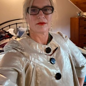 Shiny linen blend capelet